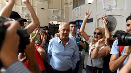 con alak a la cabeza, asi fue el trenazo en la plata por el paro general de la cgt con alak a la cabeza, asi fue el trenazo en la plata por el paro general de la cgt