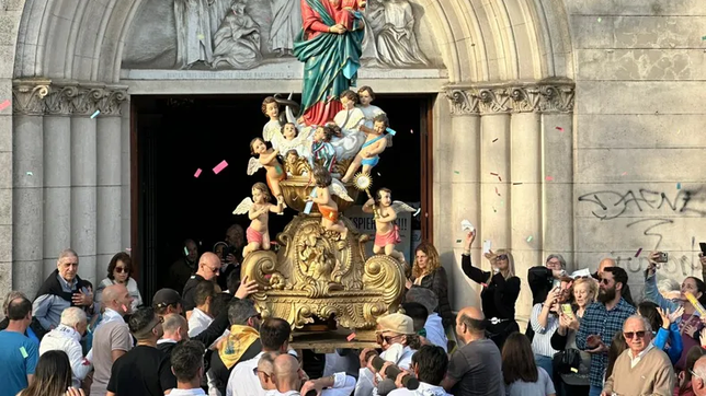la plata celebra la festividad de la mamma nostra con musica, feria y procesion