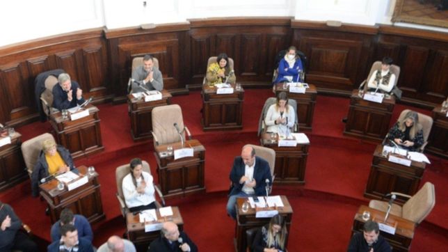 las obras escolares calentaron el debate en el concejo deliberante de la plata