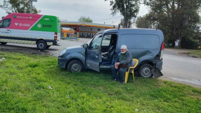 choque y milagro en la ruta 2: fuerte choque en el ingreso a una estacion de servicios