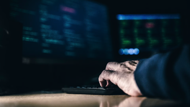 dos personas fueron detenidas en medio de allanamientos por grooming y pedofilia en la plata