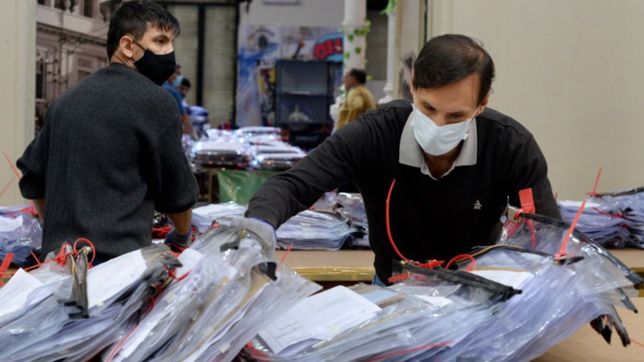 ya se hace en la plata el escrutinio definitivo de las urnas de toda la provincia