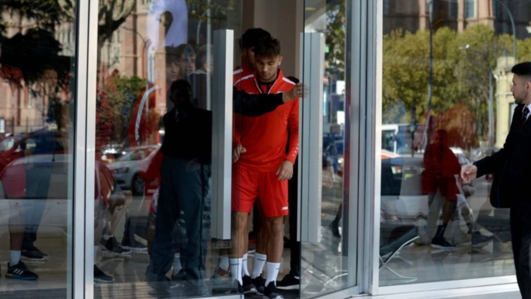 Ascensor roto, abuso y discusiones: los desmanes de la selección de Irak en La Plata