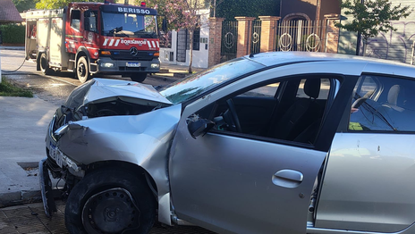 Un joven chocó contra una casa en Berisso, rompió el gabinete de gas y terminó hospitalizado Un joven chocó contra una casa en Berisso, rompió el gabinete de gas y terminó hospitalizado