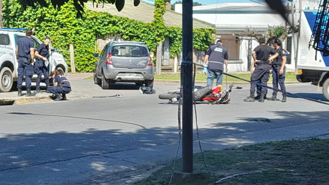 un motociclista murio luego de chocar contra una camioneta en san carlos