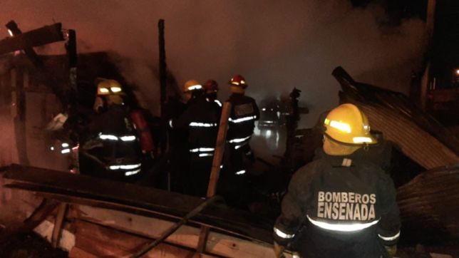 murieron siete personas al incendiarse una casa en ensenada: cinco eran menores de edad