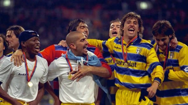 veron vuelve a italia para jugar como una leyenda del futbol