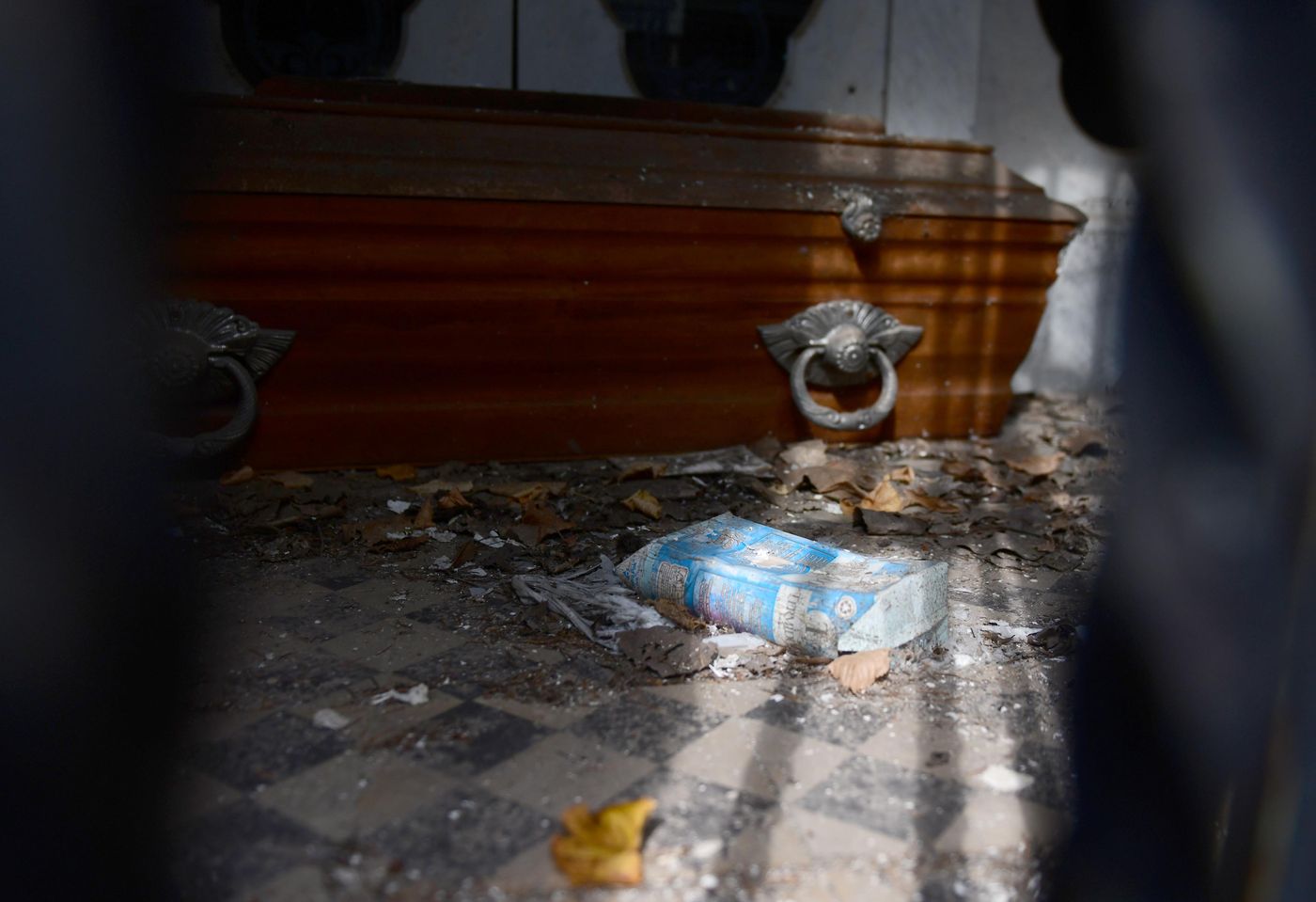 Los ataques y robos en las bóvedas del Cementerio de La Plata se repiten y preocupan a los trabajadores