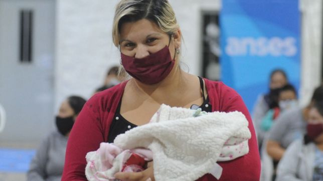 tarjeta alimentar, jubilaciones y auh: dia por dia, las fechas de cobro de anses para mayo