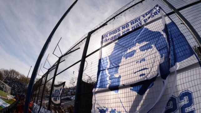 una banda platense grabo una cancion para diego maradona y se la dedica por su cumpleanos