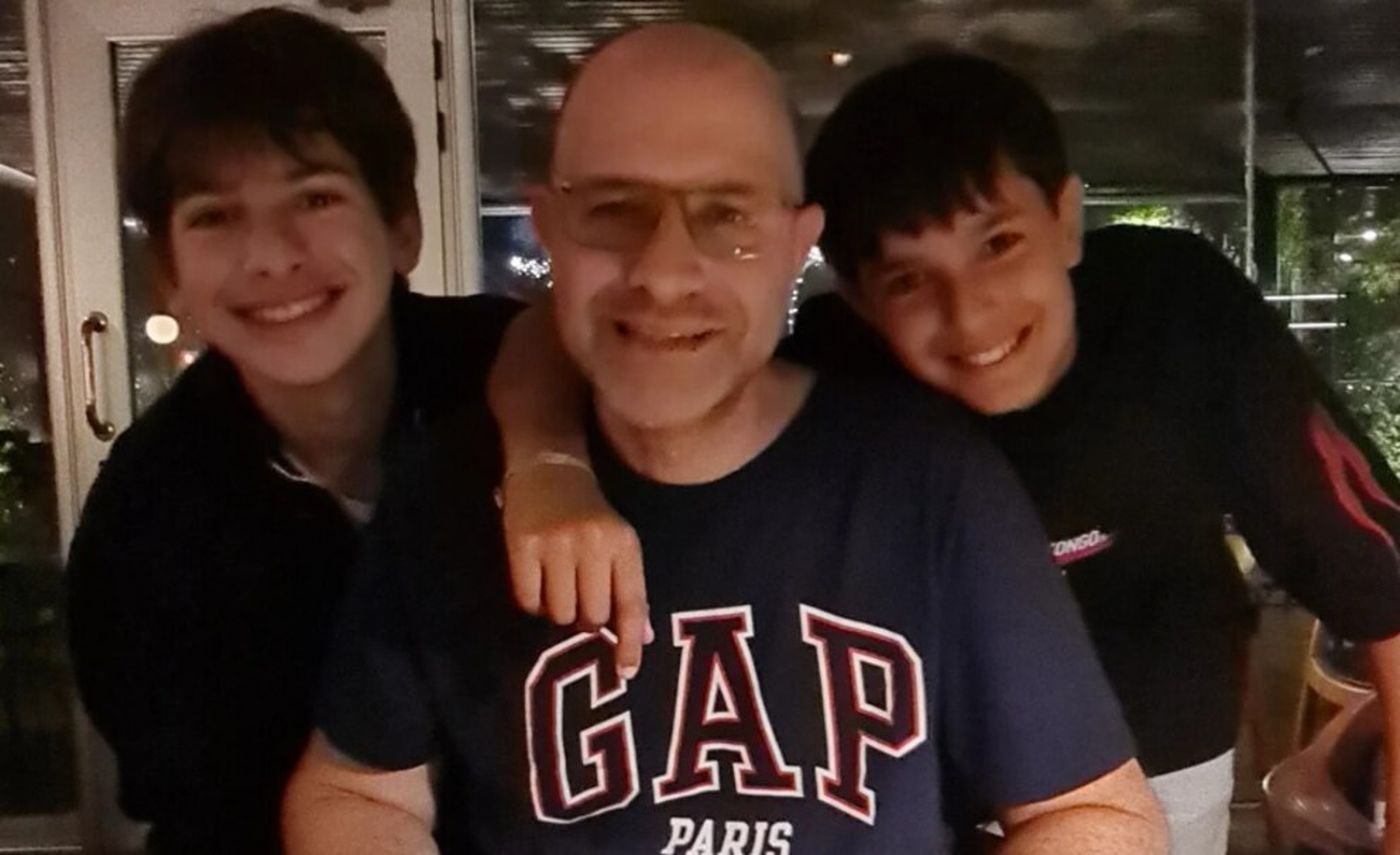 Bernardo Adri&aacute;n Seltzer y sus hijos Ian e Ivo. Todos fueron hallados sin vida en el departamento de Villa Crespo