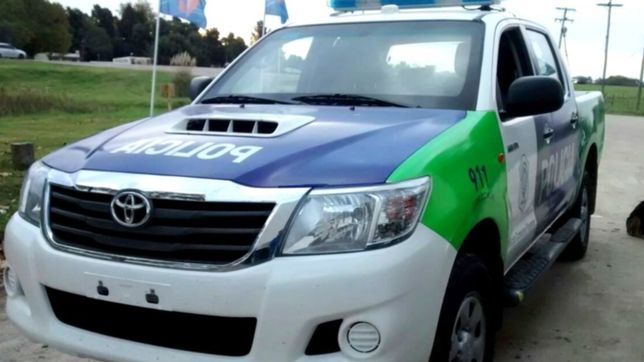 cuatro ladrones armados golpearon y asaltaron a un policia en una casa de la plata