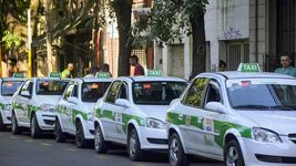 los duenos de taxis vuelven a insistir y piden subir la bajada de bandera y la ficha en la plata los duenos de taxis vuelven a insistir y piden subir la bajada de bandera y la ficha en la plata