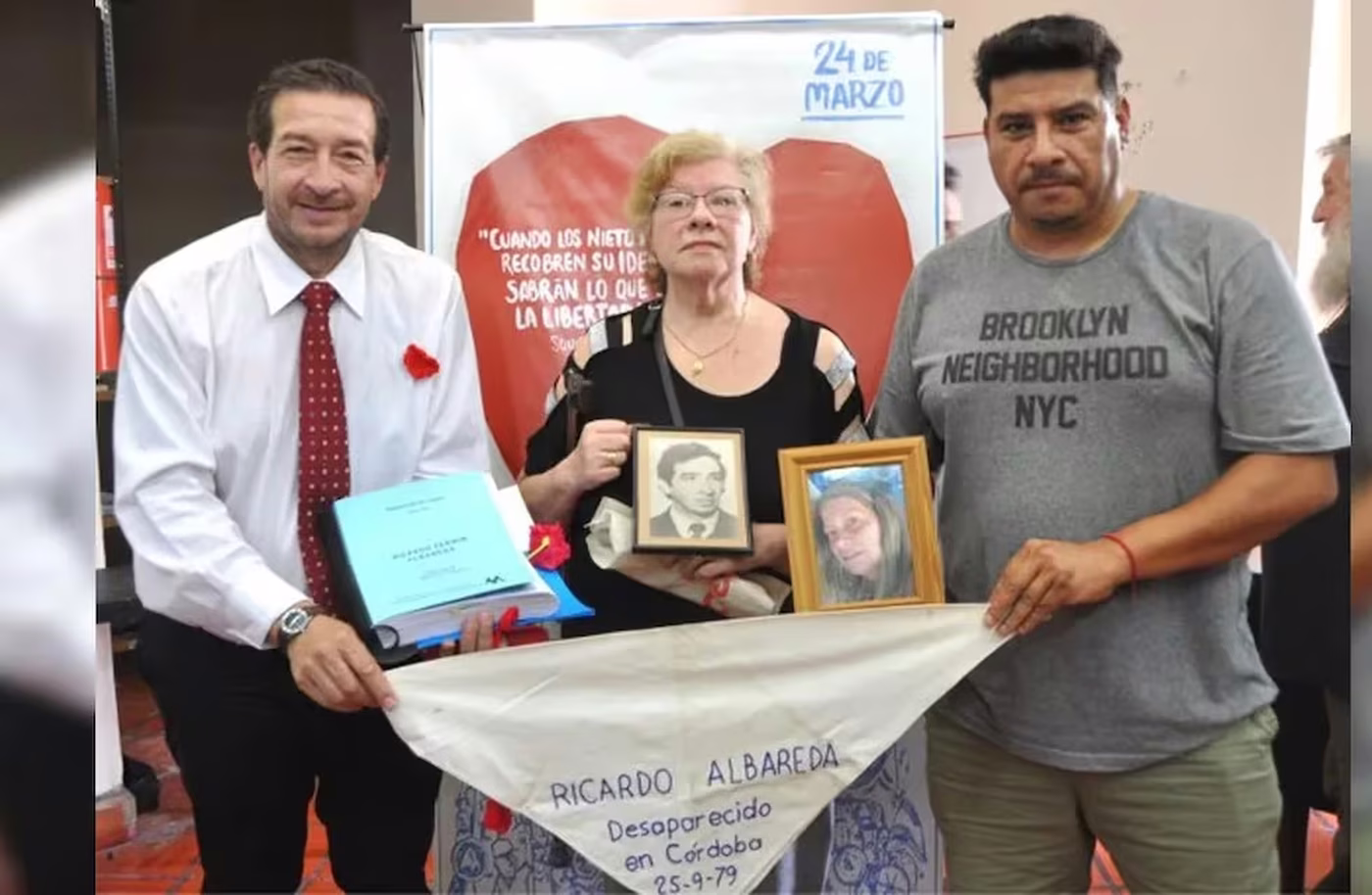 Fernando Albareda (camisa) junto a su madre Susana Beatriz Montoya