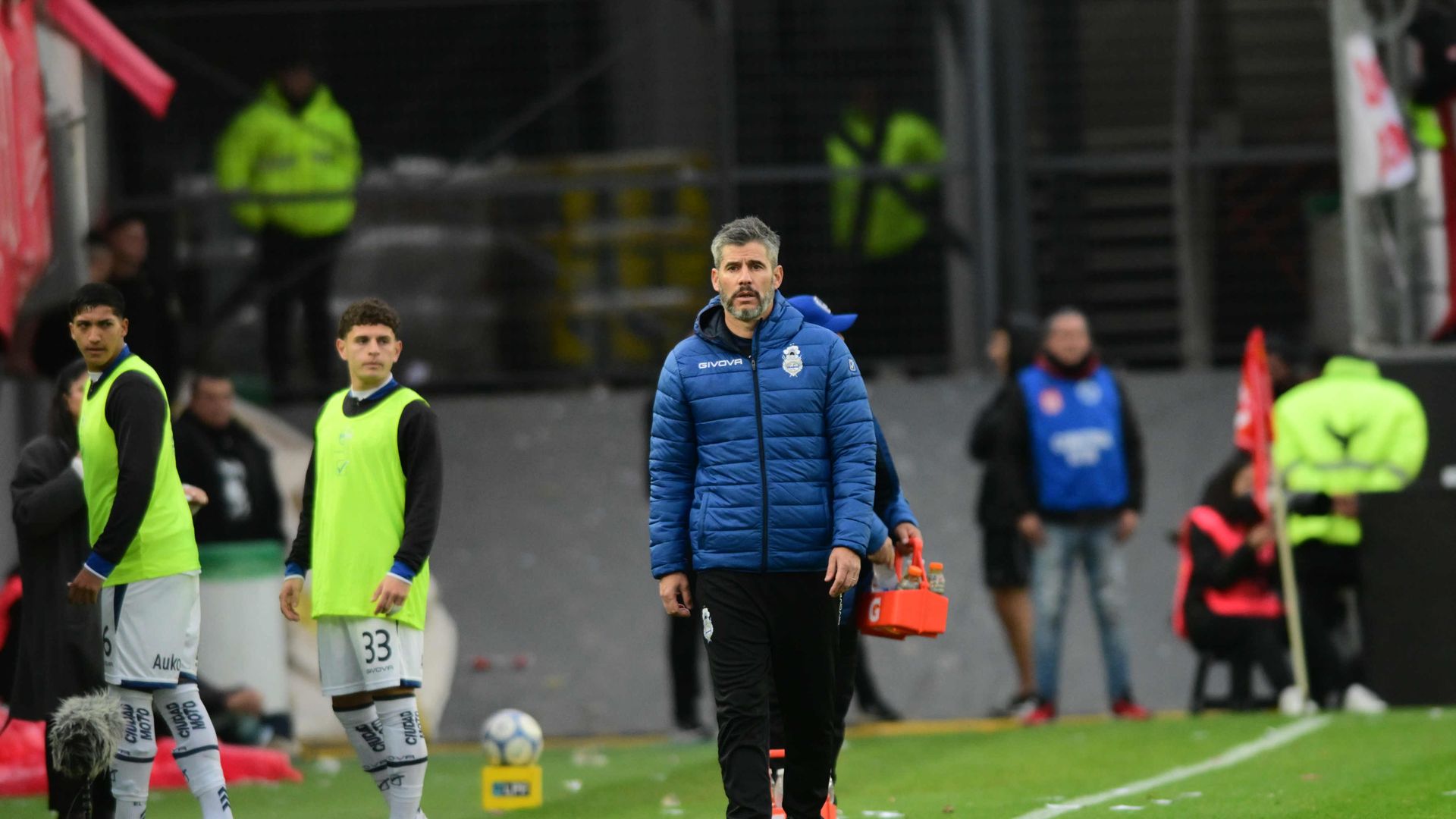 El Pata Pereyra explicó su planteo en el clásico y fue tajante sobre las expulsiones