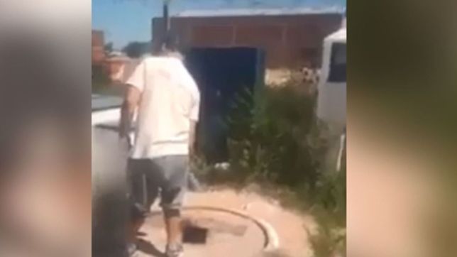 rata, lacra: escracharon a un vecino por robarse el cloro del agua de todo el barrio