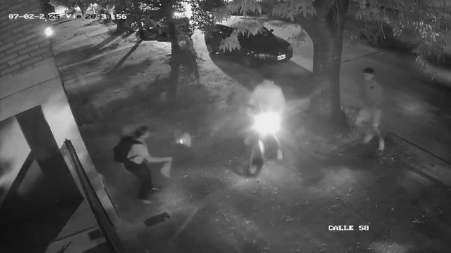 dos motochorros atacaron a una joven y los vecinos denuncian que es una zona liberada