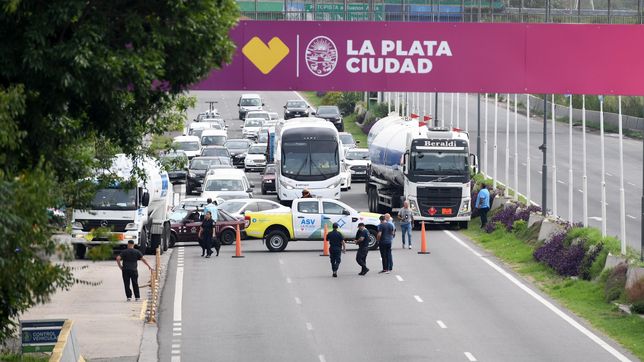 organizaciones sociales cortaran la subida de la autopista la plata-buenos aires