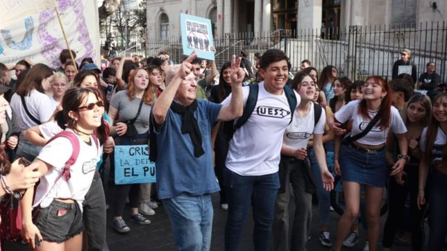 asi se vivio la marcha de la noche de los lapices en la plata