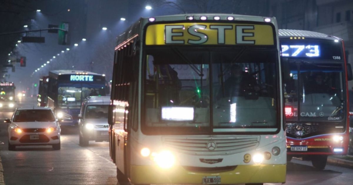 Se levantó el paro de transporte y los micros cerraron el día ...