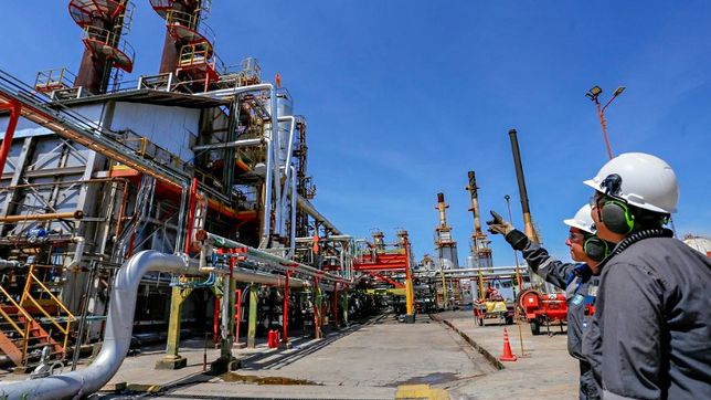 ordenan a la argentina entregar el 51% de las acciones de ypf por el juicio de expropiacion