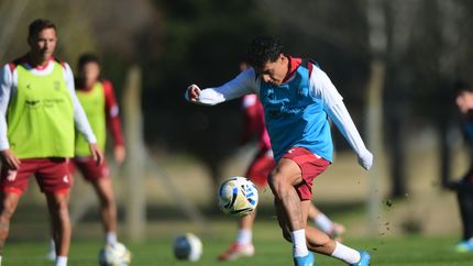 Alexander Medina paró tres equipos diferentes en el segundo día de pretemporada en Estudiantes