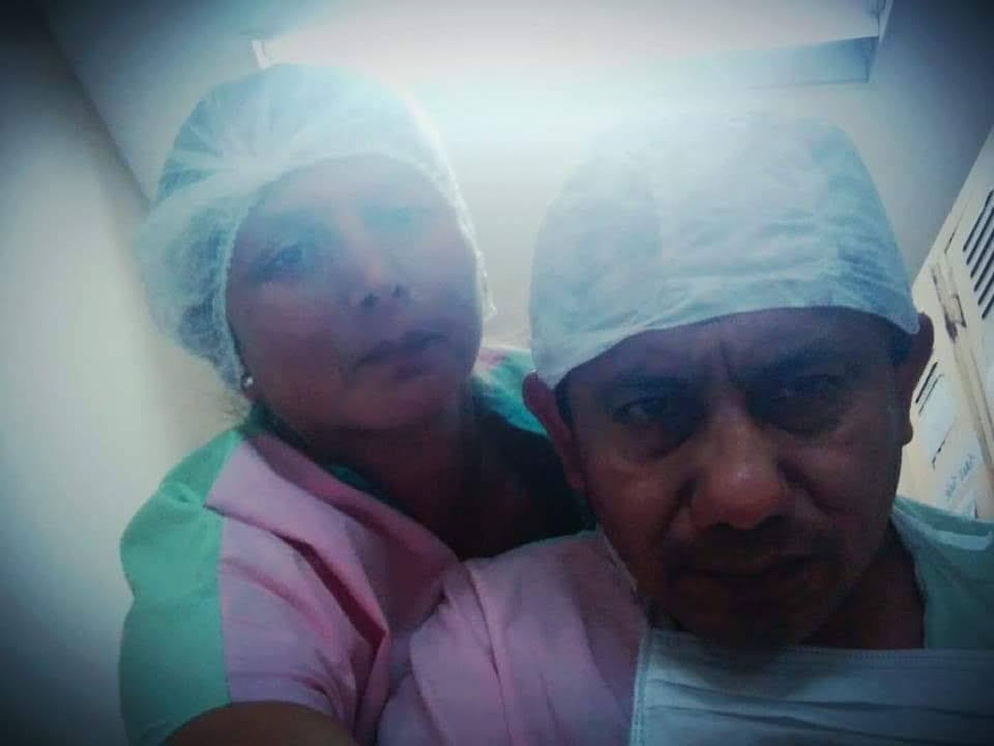 Una selfie en el lugar de trabajo de Carmen Burgos y Antonio Gil Yovera