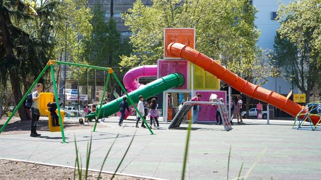 tras ser aprobada en la provincia, ¿que es la ley joaquin y que cambia en escuelas, plazas y clubes?