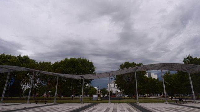 viernes nublado en la plata, en la previa de un finde gris