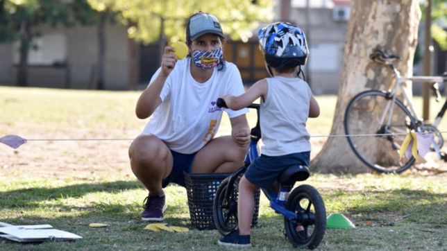 lanzaron una biciescuela con clases gratuitas en las plazas y parques la plata