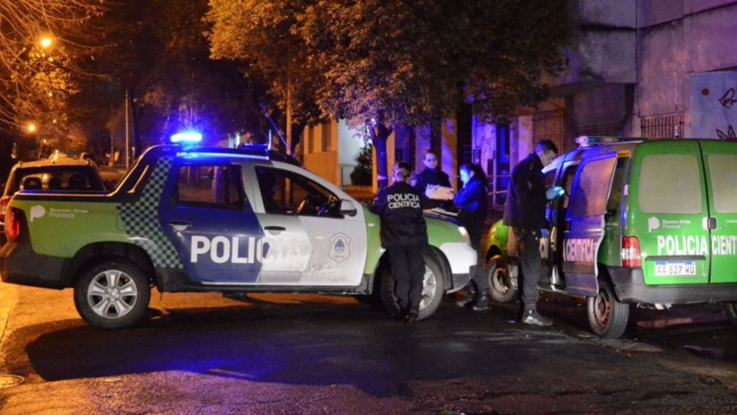 Raid delictivo de una banda de menores en La Plata: asaltaron a dos repartidores