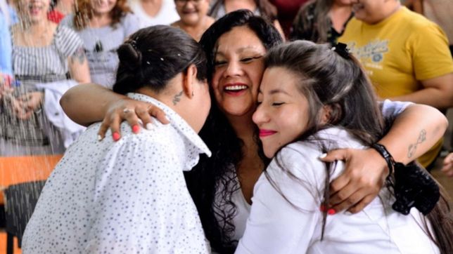 celebraron un emotivo y colorido matrimonio igualitario en una carcel de la plata