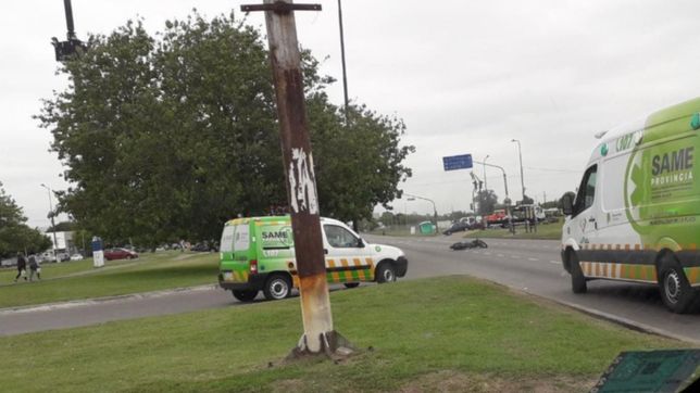 un hombre murio tras caer de una moto y su acompanante termino internada