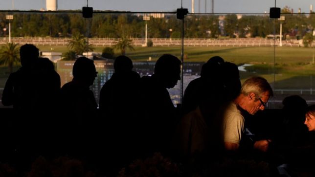 abrazan al hipodromo de la plata para reclamar por la quita de un fondo destinado a la actividad