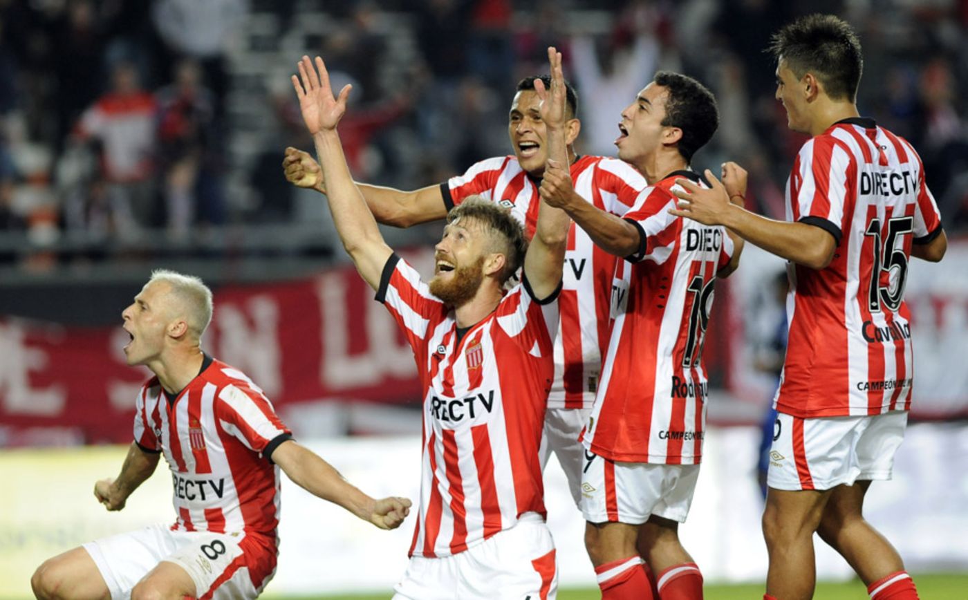 Jonathan Schunke festejo Estudiantes.jpg