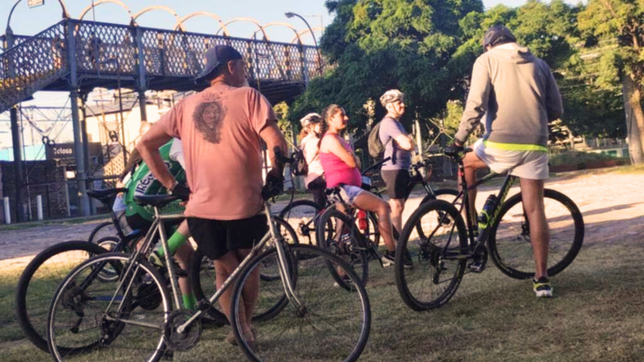 la asamblea de tolosa realiza su bicicleteada historica y solidaria por el barrio