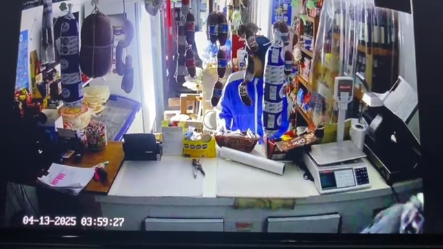 audaz robo en una fiambreria de villa elvira: forzaron la persiana y se llevaron dinero y mercaderia