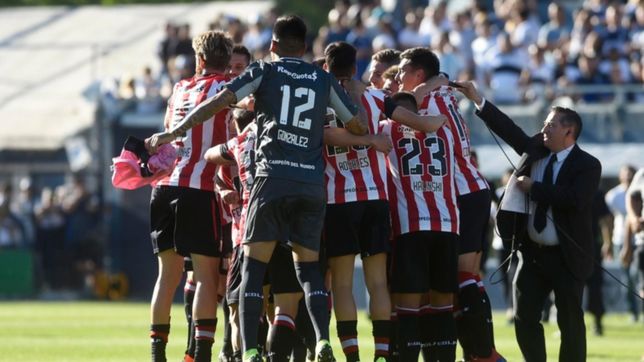 estudiantes se quedo con un clasico picante y gimnasia se hunde cada vez mas