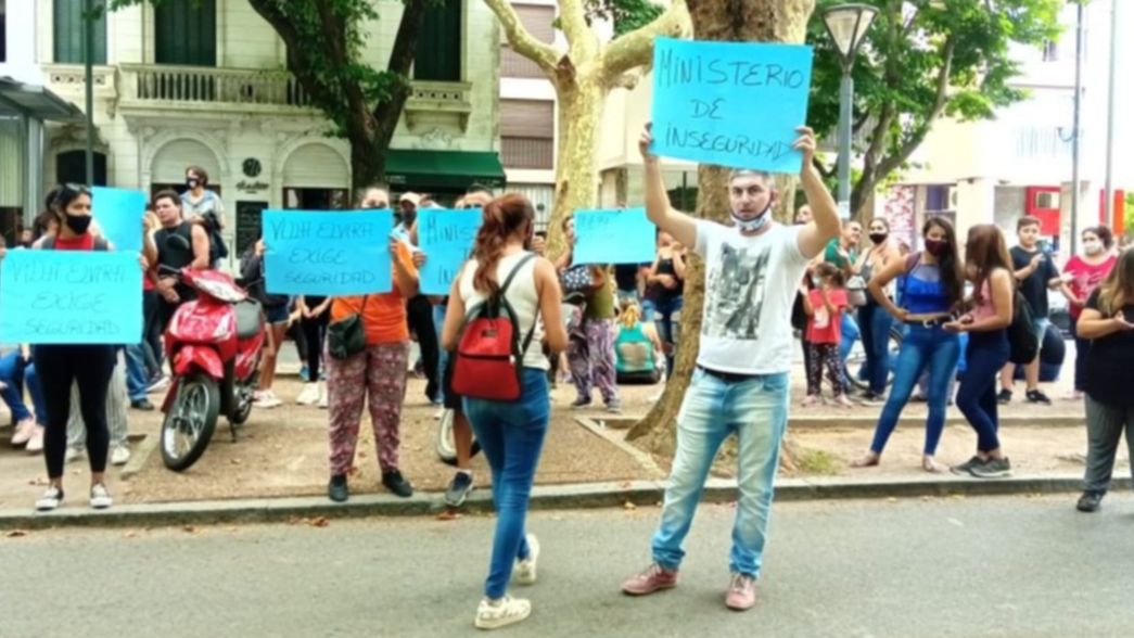 Ante la ola de inseguridad, platenses marcharon contra Berni frente al Ministerio