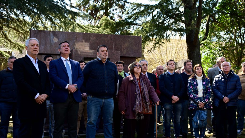 Julio Alak encabezó un homenaje a Ricardo Balbín a 44 años de su fallecimiento