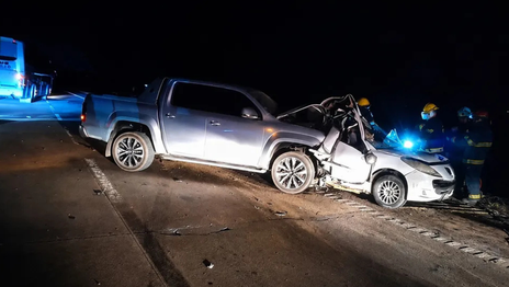 Cinco personas murieron en un brutal choque a pocos kilómetros de La Plata Cinco personas murieron en un brutal choque a pocos kilómetros de La Plata
