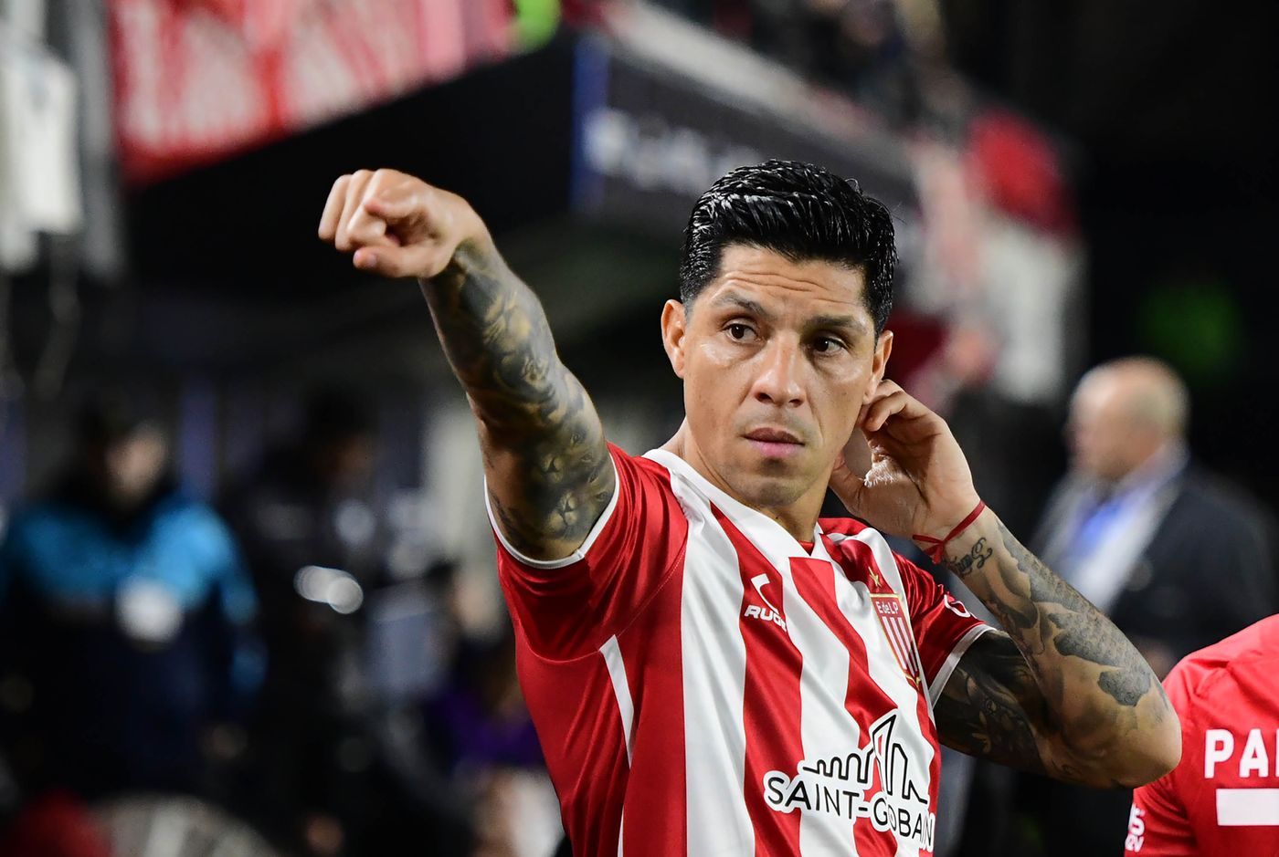 Estudiantes Huachipato Enzo Pérez señala.JPG