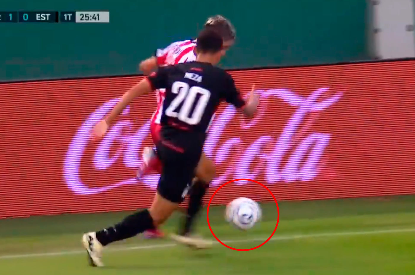 Pelota Barracas Central Estudiantes polémica.png