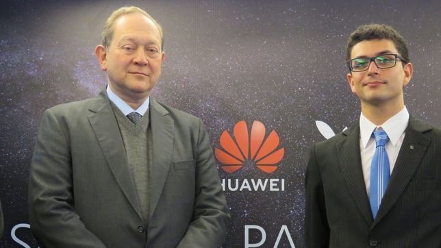 un alumno de la utn de la plata viajo a china por una beca de la empresa huawei