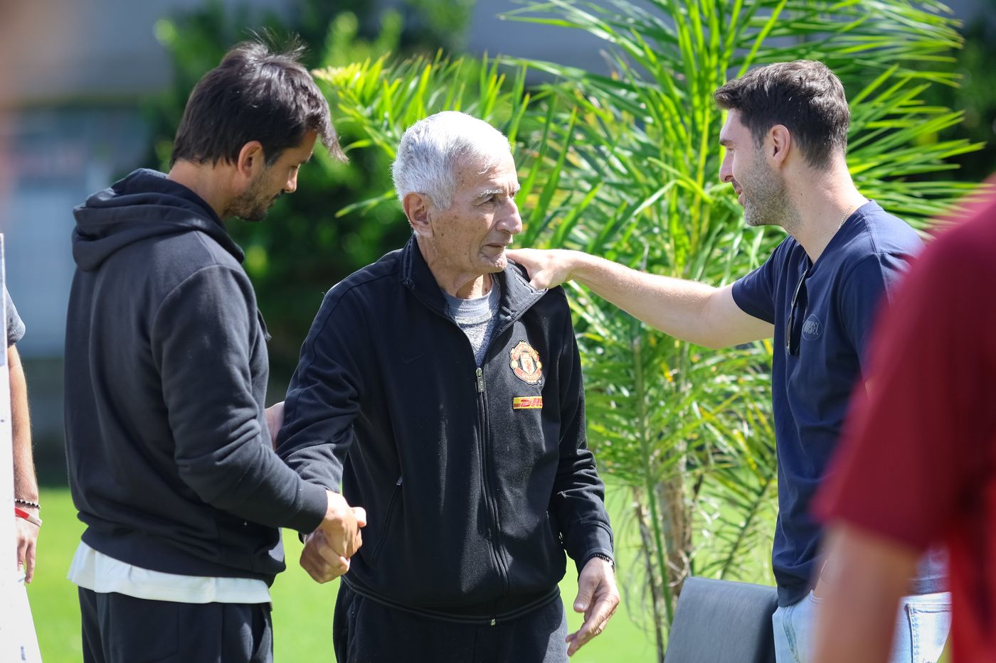 Juan Ramón Verón y Marcos Angeleri con Mauro Boselli