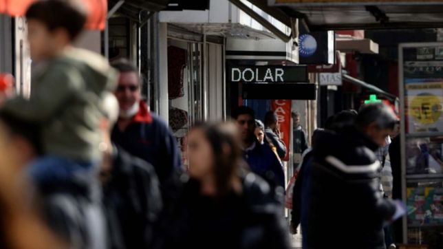 en la plata el dolar blue rompio la barrera de $600 y bajo, pero igual cerro con record