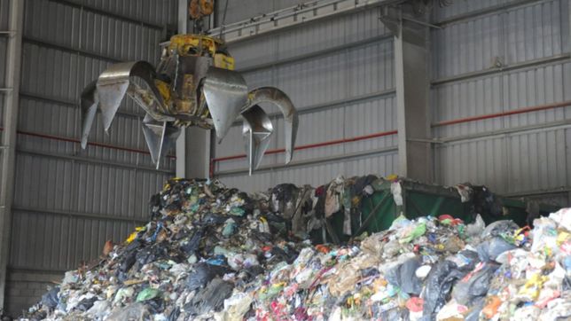 tragedia en la ceamse: un operario quedo atrapado en una compactadora y murio