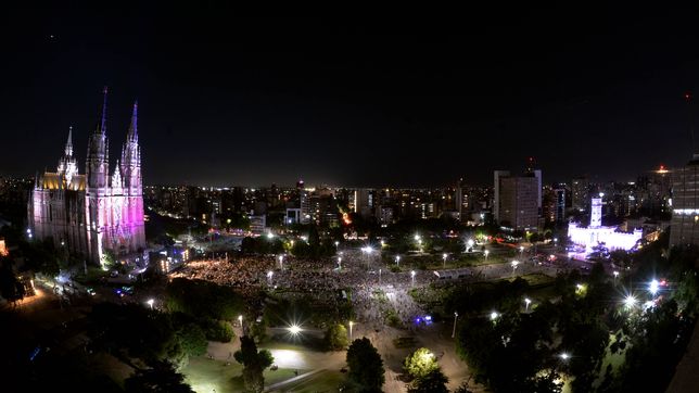 la catedral recupero su esplendor y asi se vivio en plaza moreno