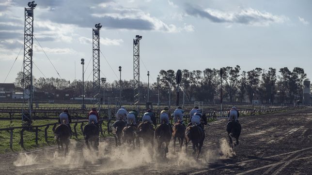 se profundiza el conflicto con los jockeys y el hipodromo de la plata continua sin carreras