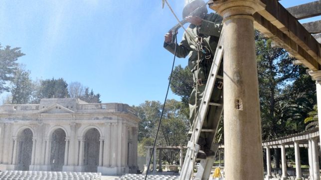 despues de la repu, la plata pelea con la provincia por la posesion del teatro del lago
